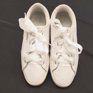 Puma VIKKY White on White  Sneakers with Ribbon Laces